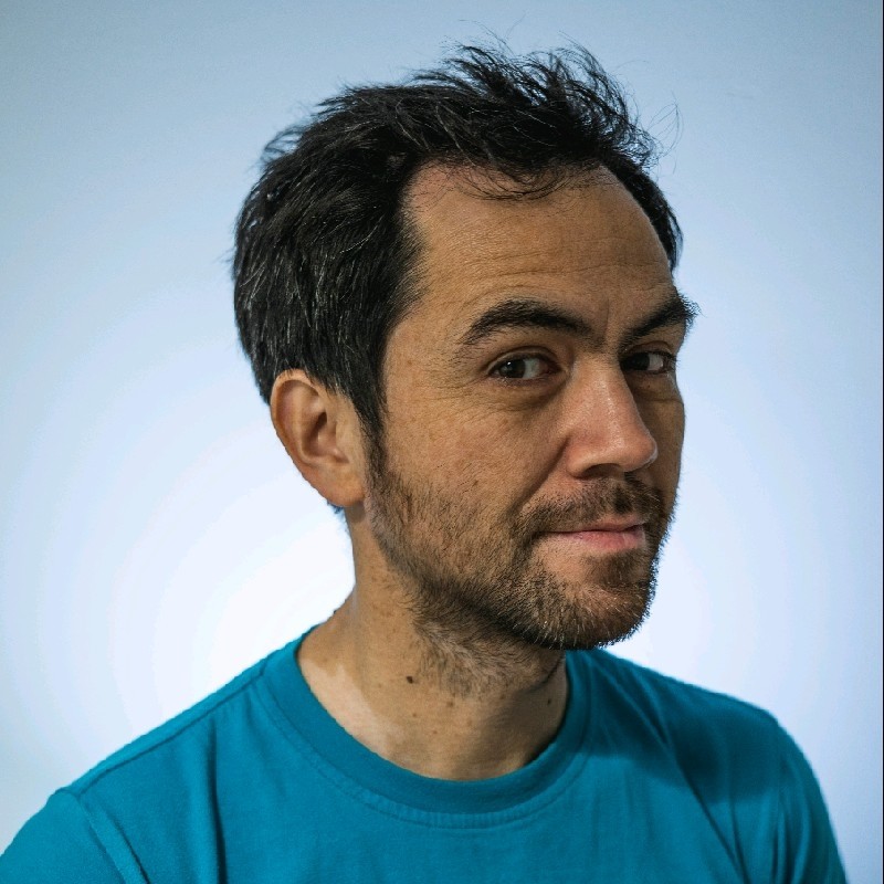 David de la Peña - Managing Director at Signable smiling at camera